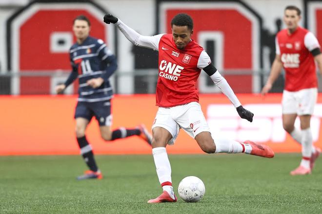 中脱颖而出 中脱颖而出