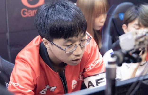 正反手发球 正反手发球